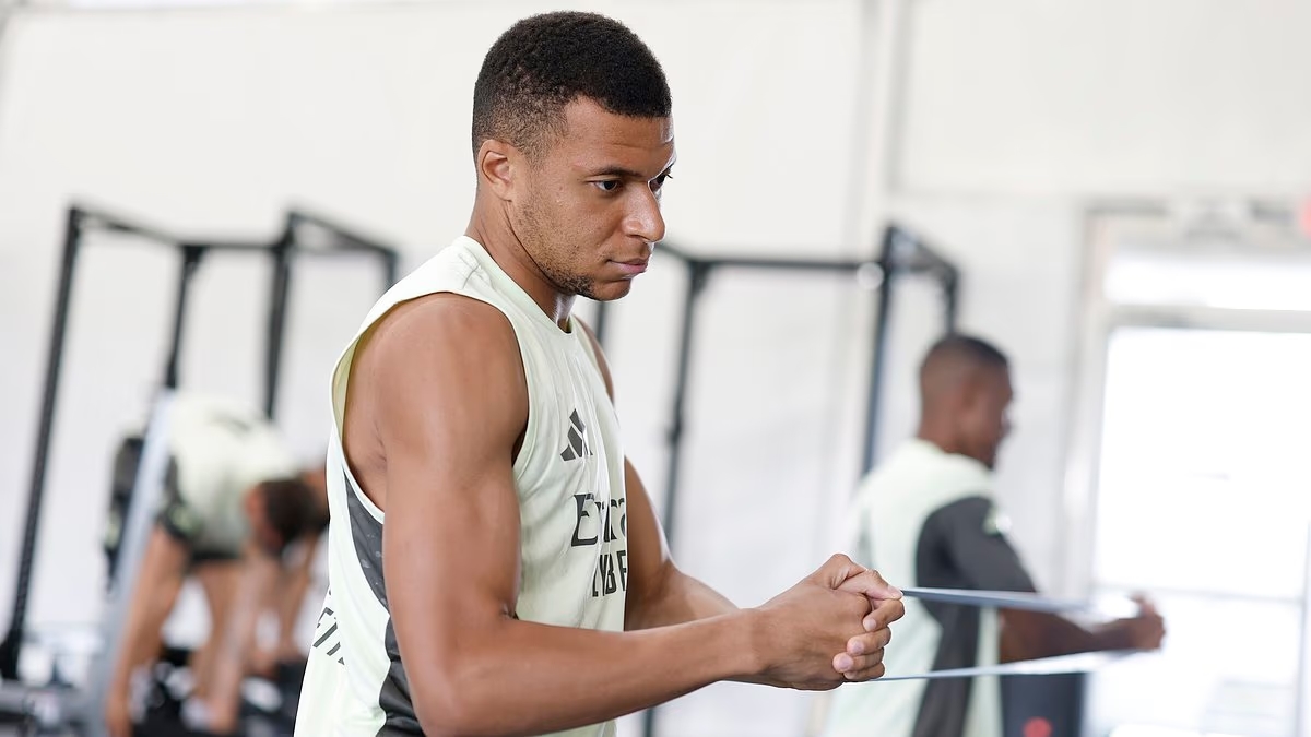 Mbappe và Quả bóng vàng 2025: Cơ hội mong manh giữa tầm ảnh hưởng cá nhân và thiếu danh hiệu tập thể
