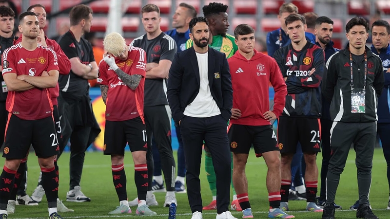 Manchester United Tạm Biệt 10 Cầu Thủ, Khép Lại Một Chương Mới
