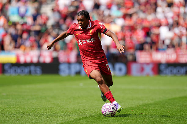 Rio Ngumoha: Thần đồng 16 tuổi có thể làm nên chuyện tại Liverpool?